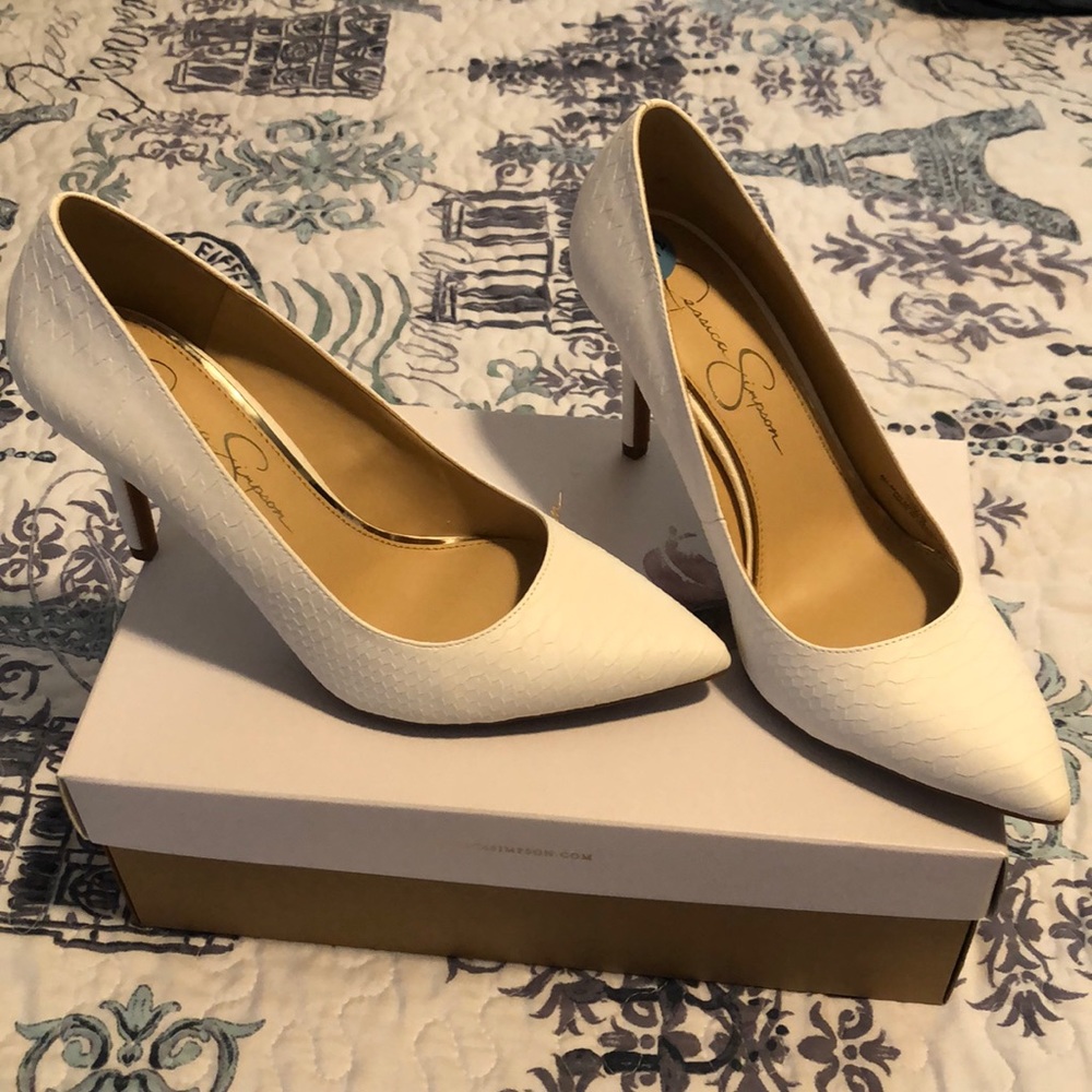 Jessica Simpson size 7.5